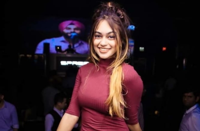 Beautiful Slim Girl Full Nude Pics