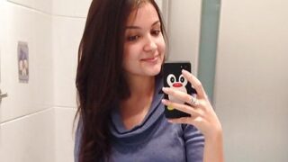 Beautiful NRI Girl Pics And Videos Watch Online