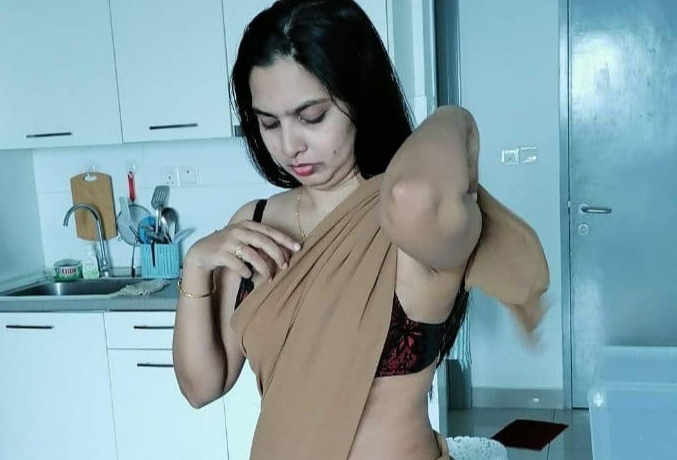 Desi Bhabhi Sucking Dick Bolls and Blowjob Pics and Videos