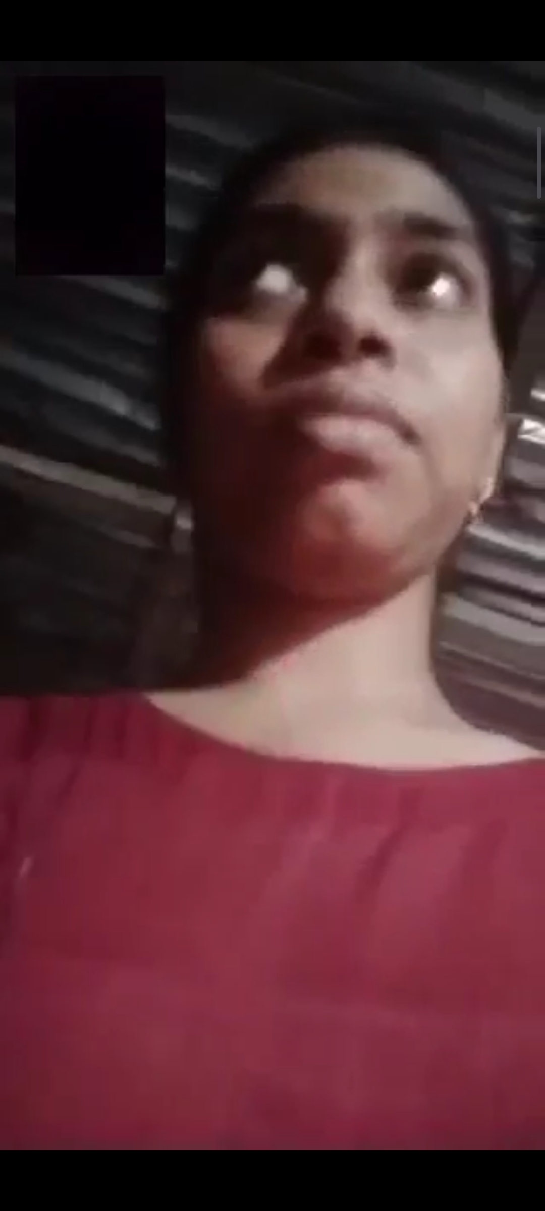 Desi girl showing  on video call and giving pen in pussy