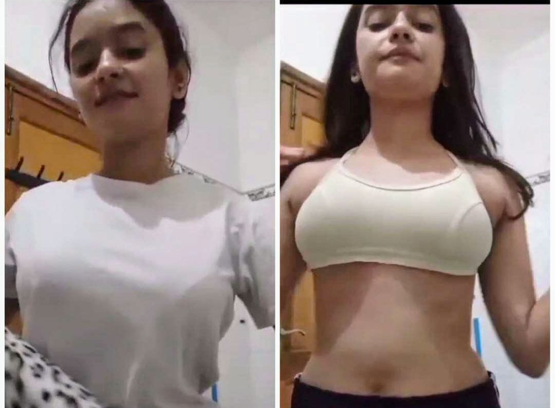 Desi girlfriend pressing her boob bathroom nude video