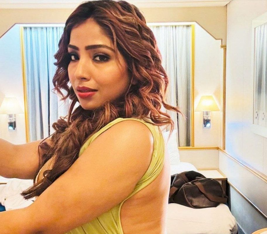 Ayushi Jaiswal hot model primium show live stripping