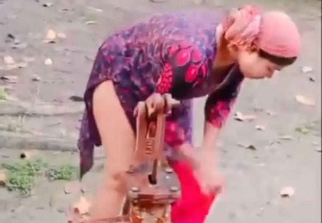 Desi Bhabhi after bathing video viral